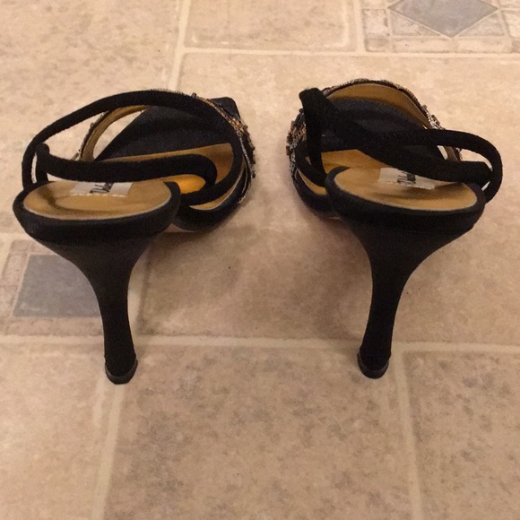 Beautiful sandal by Valenti Franco size 7 - Picture 3 of 5